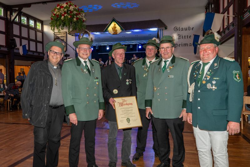 Besondere Ehrungen zu Schützenfest 2333 9 2025 05 Schuetzenfest Boedefeld 0946