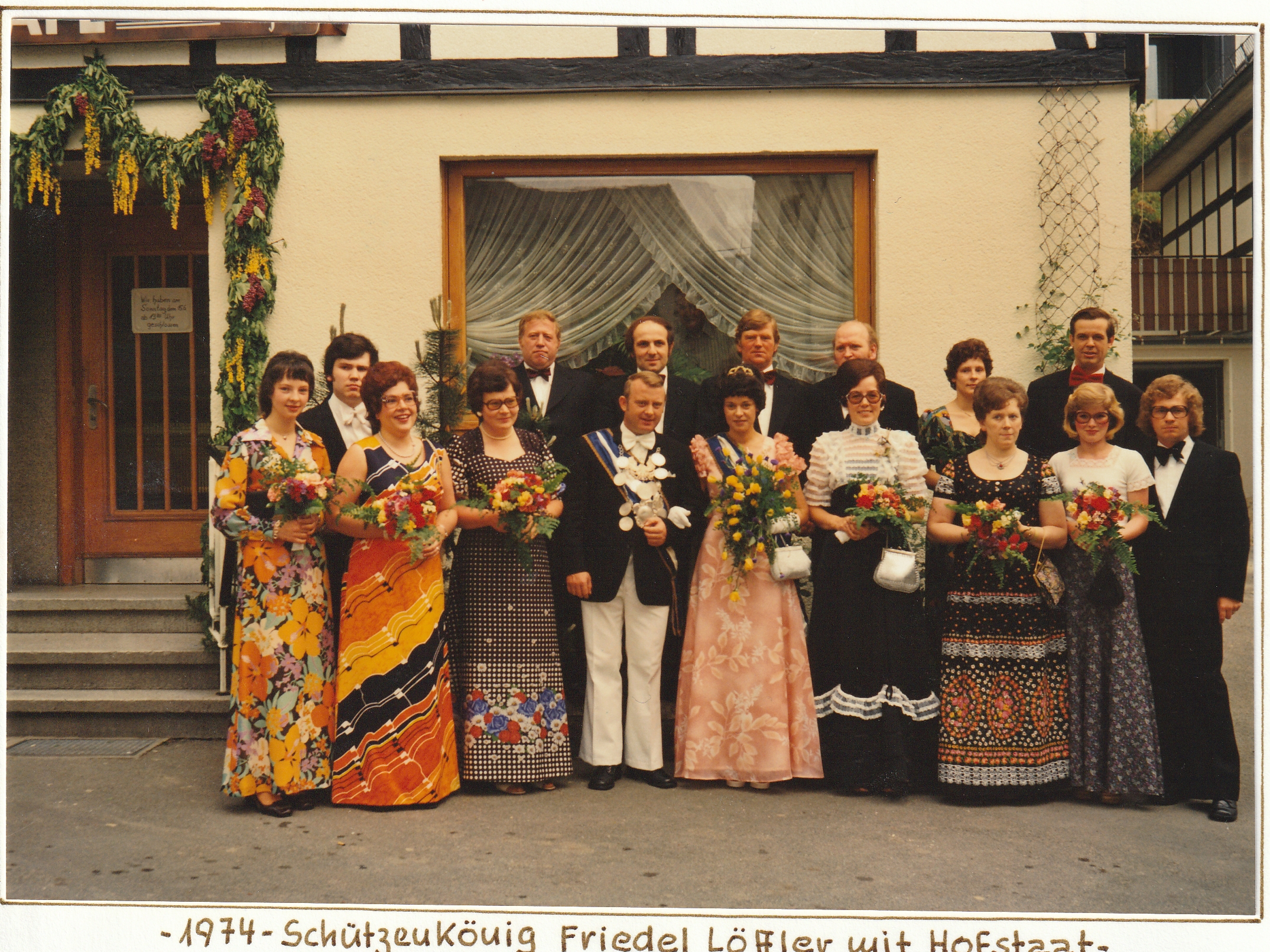 Majestäten 1974 Koenig Friedel Loeffler Hofstaat